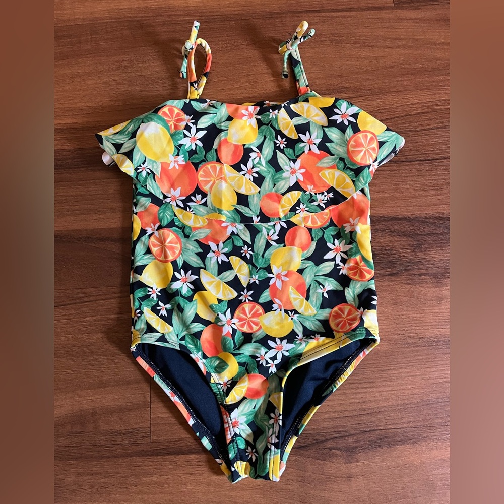 Toddler girl Old Navy One Piece Swimsuit - 5T